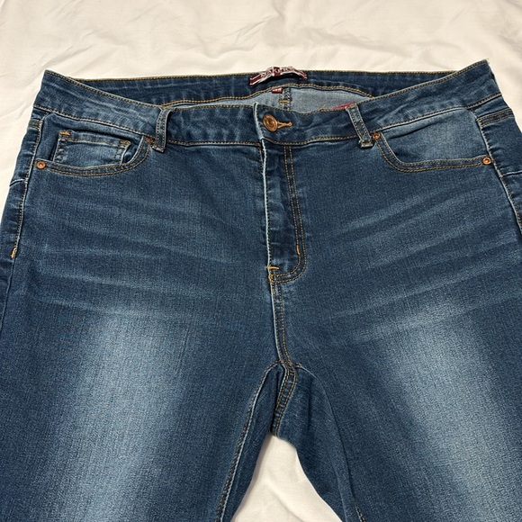Makers of True Originals Blue Cropped Jeans - Picture 4 of 6